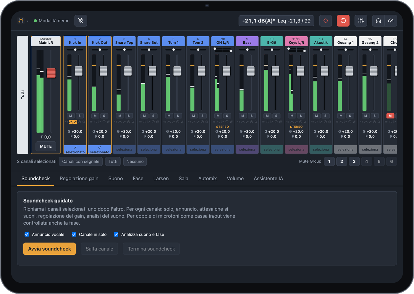 Mixer su un iPad con strisce di canale, livelli e fader